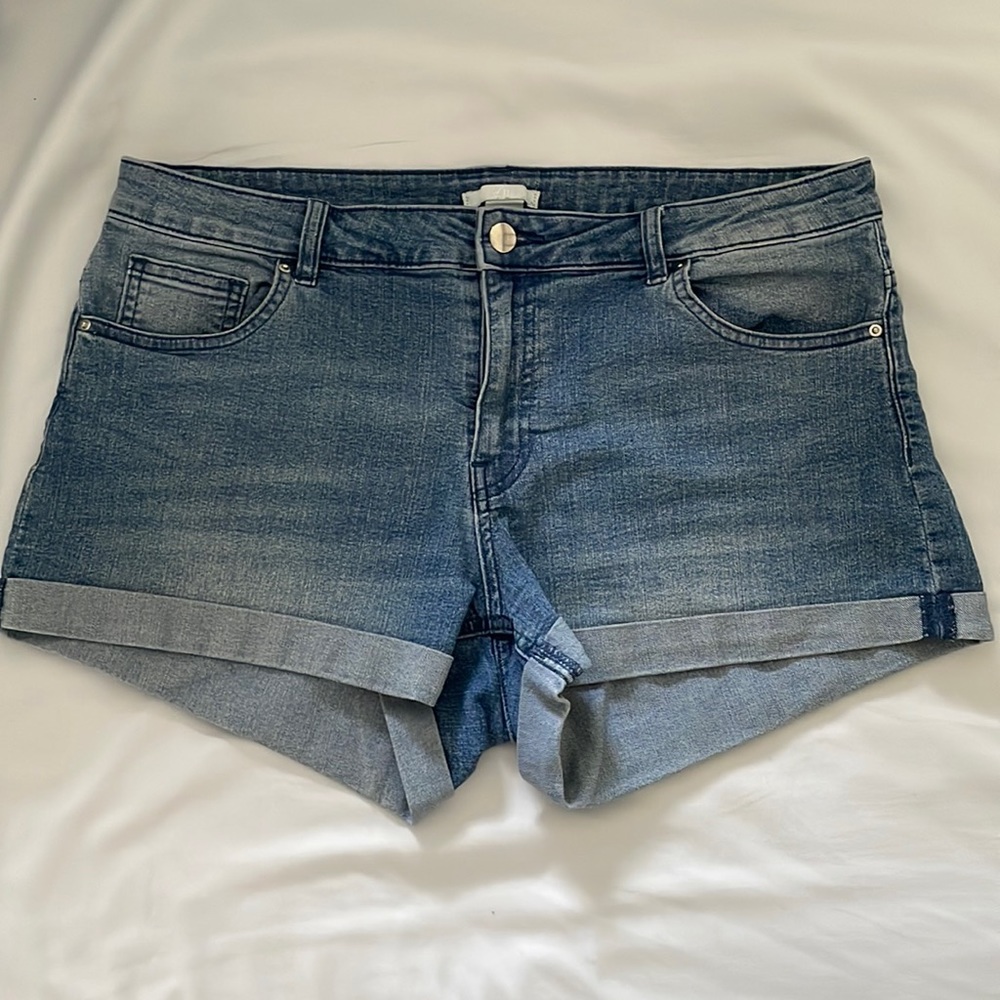 H&M Medium Wash Denim Shorts